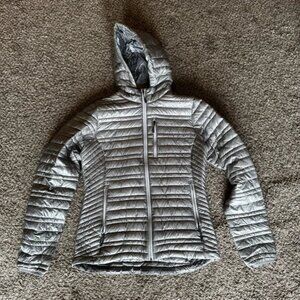 Patagonia Women’s S Grey Ultralight Down Hoody Cinchable Hood Packable